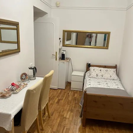 ベッド・アンド・ブレックファスト Aurora 31 - & Breakfast 4*